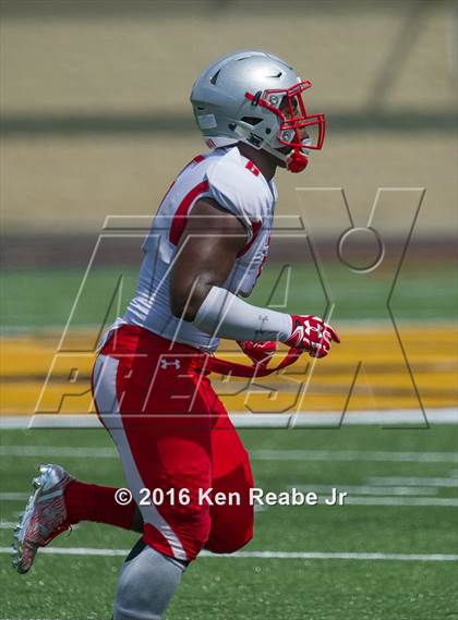 Thumbnail 2 in St. John's vs. Central Catholic (Western Pennsylvania Legends Football Classic) photogallery.