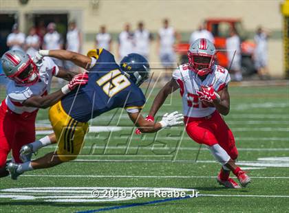 Thumbnail 1 in St. John's vs. Central Catholic (Western Pennsylvania Legends Football Classic) photogallery.