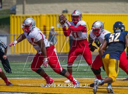 Thumbnail 1 in St. John's vs. Central Catholic (Western Pennsylvania Legends Football Classic) photogallery.