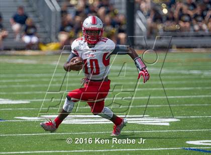 Thumbnail 3 in St. John's vs. Central Catholic (Western Pennsylvania Legends Football Classic) photogallery.