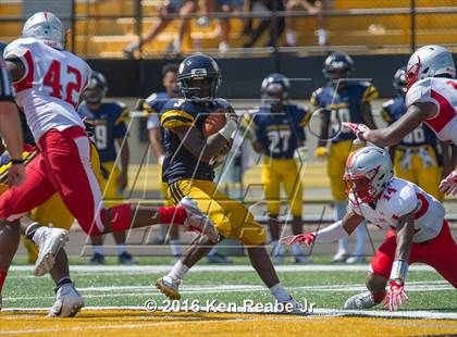 Thumbnail 1 in St. John's vs. Central Catholic (Western Pennsylvania Legends Football Classic) photogallery.
