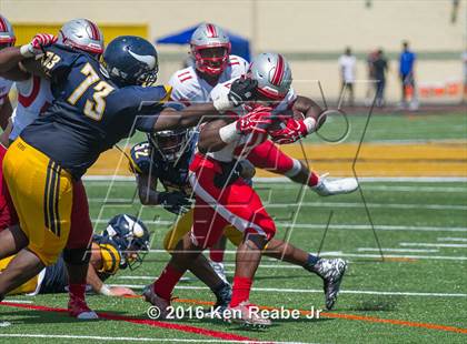 Thumbnail 1 in St. John's vs. Central Catholic (Western Pennsylvania Legends Football Classic) photogallery.