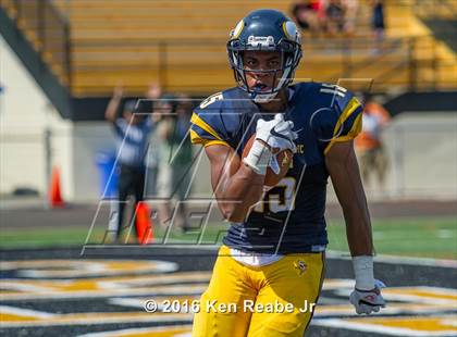 Thumbnail 2 in St. John's vs. Central Catholic (Western Pennsylvania Legends Football Classic) photogallery.