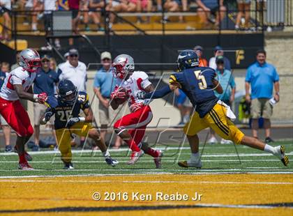 Thumbnail 2 in St. John's vs. Central Catholic (Western Pennsylvania Legends Football Classic) photogallery.