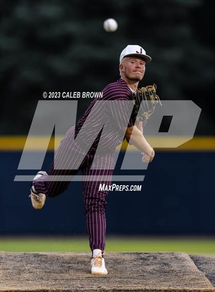Thumbnail 3 in Salem Hills vs. Jordan (UHSAA 5A Bracket 2 Round 1) photogallery.