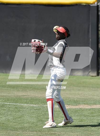 Thumbnail 2 in Mater Dei vs Corona (Alan Dugard Tournament) photogallery.