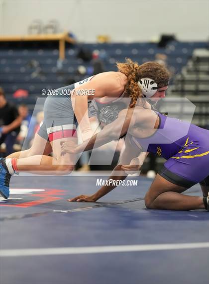 Thumbnail 1 in Lewisburg vs Desoto Central photogallery.