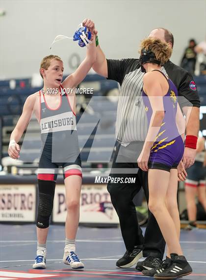 Thumbnail 1 in Lewisburg vs Desoto Central photogallery.
