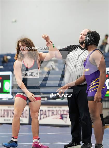 Thumbnail 3 in Lewisburg vs Desoto Central photogallery.