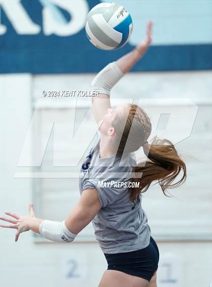 Thumbnail 1 in Chelsea vs. Mott (Our Lady Of The Lakes Invite) photogallery.