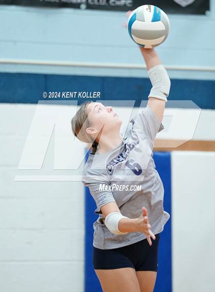 Thumbnail 1 in Chelsea vs. Mott (Our Lady Of The Lakes Invite) photogallery.