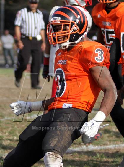 Thumbnail 2 in DuVal vs. Suitland photogallery.