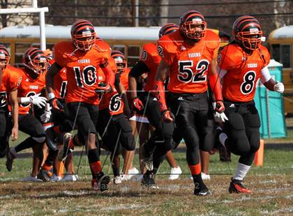 Thumbnail 2 in DuVal vs. Suitland photogallery.
