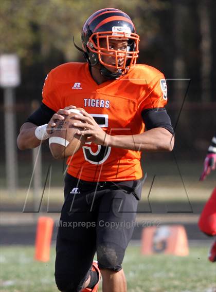 Thumbnail 3 in DuVal vs. Suitland photogallery.