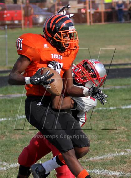 Thumbnail 2 in DuVal vs. Suitland photogallery.