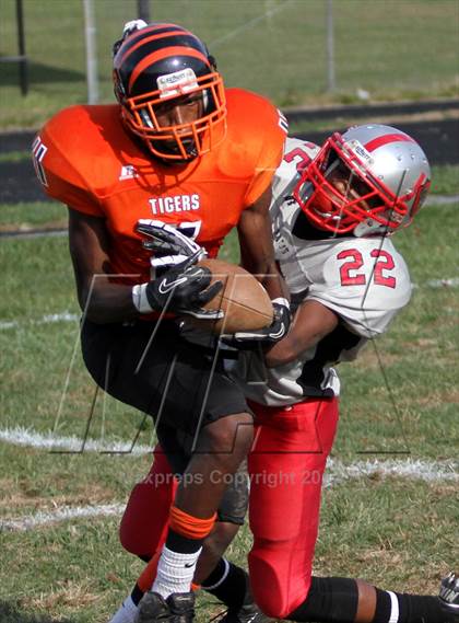 Thumbnail 3 in DuVal vs. Suitland photogallery.