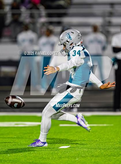 Thumbnail 2 in Kilgore vs. Almeta Crawford (UIL 4A D1 Football Quarterfinals) photogallery.