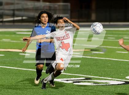 Thumbnail 1 in Gonzales @ La Vernia (UIL 4A Bi-District Playoffs) photogallery.