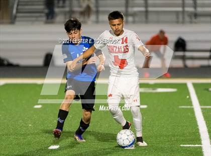 Thumbnail 1 in Gonzales @ La Vernia (UIL 4A Bi-District Playoffs) photogallery.
