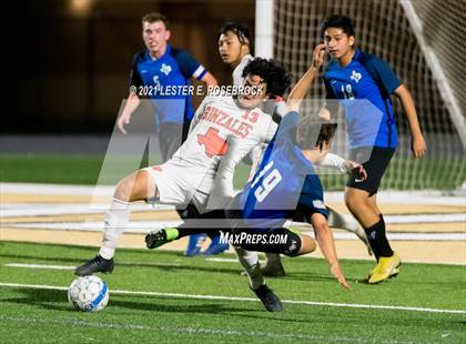 Thumbnail 3 in Gonzales @ La Vernia (UIL 4A Bi-District Playoffs) photogallery.