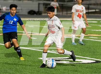 Thumbnail 3 in Gonzales @ La Vernia (UIL 4A Bi-District Playoffs) photogallery.