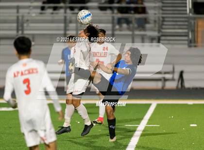 Thumbnail 3 in Gonzales @ La Vernia (UIL 4A Bi-District Playoffs) photogallery.