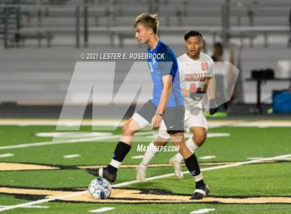 Thumbnail 3 in Gonzales @ La Vernia (UIL 4A Bi-District Playoffs) photogallery.