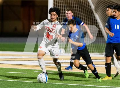 Thumbnail 1 in Gonzales @ La Vernia (UIL 4A Bi-District Playoffs) photogallery.