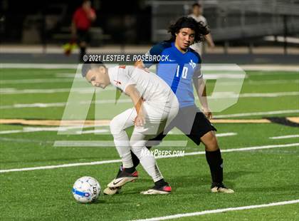 Thumbnail 3 in Gonzales @ La Vernia (UIL 4A Bi-District Playoffs) photogallery.