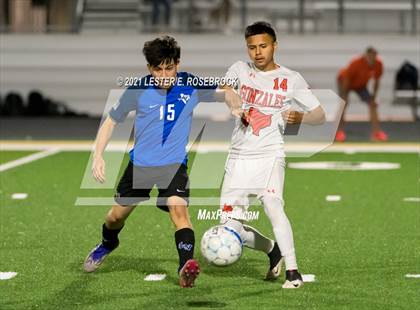 Thumbnail 1 in Gonzales @ La Vernia (UIL 4A Bi-District Playoffs) photogallery.