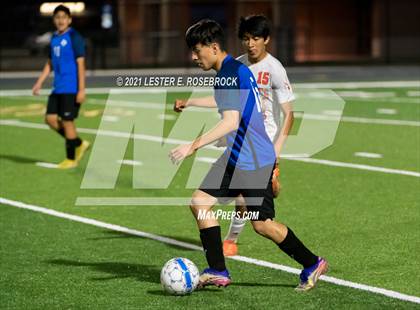 Thumbnail 1 in Gonzales @ La Vernia (UIL 4A Bi-District Playoffs) photogallery.