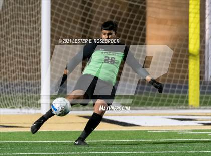 Thumbnail 3 in Gonzales @ La Vernia (UIL 4A Bi-District Playoffs) photogallery.