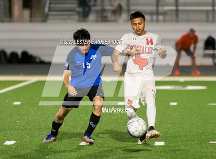 Thumbnail 3 in Gonzales @ La Vernia (UIL 4A Bi-District Playoffs) photogallery.
