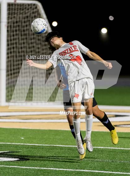 Thumbnail 3 in Gonzales @ La Vernia (UIL 4A Bi-District Playoffs) photogallery.
