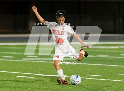 Thumbnail 3 in Gonzales @ La Vernia (UIL 4A Bi-District Playoffs) photogallery.