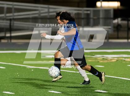 Thumbnail 3 in Gonzales @ La Vernia (UIL 4A Bi-District Playoffs) photogallery.
