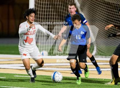 Thumbnail 3 in Gonzales @ La Vernia (UIL 4A Bi-District Playoffs) photogallery.