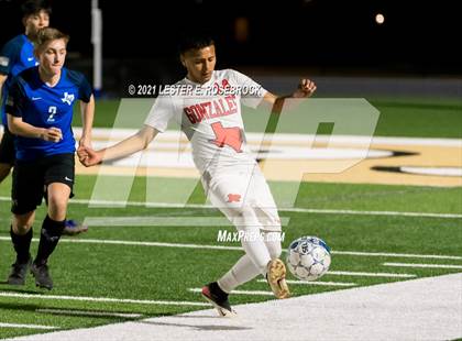 Thumbnail 2 in Gonzales @ La Vernia (UIL 4A Bi-District Playoffs) photogallery.