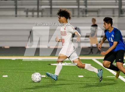Thumbnail 3 in Gonzales @ La Vernia (UIL 4A Bi-District Playoffs) photogallery.