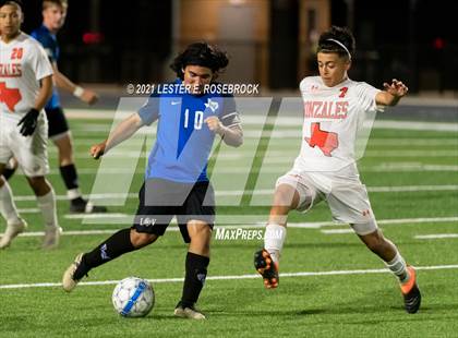 Thumbnail 3 in Gonzales @ La Vernia (UIL 4A Bi-District Playoffs) photogallery.