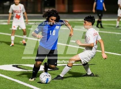 Thumbnail 3 in Gonzales @ La Vernia (UIL 4A Bi-District Playoffs) photogallery.