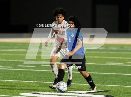 Thumbnail 2 in Gonzales @ La Vernia (UIL 4A Bi-District Playoffs) photogallery.