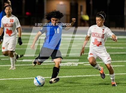 Thumbnail 2 in Gonzales @ La Vernia (UIL 4A Bi-District Playoffs) photogallery.