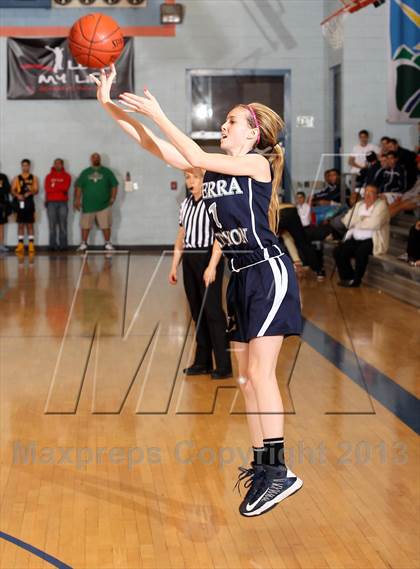 Thumbnail 2 in Sierra Canyon vs. Oaks Christian (War on The Floor) photogallery.