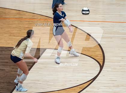 Thumbnail 3 in Silver Creek vs. Tri-West Hendricks (IHSAA 3A Semi-state semi-final) photogallery.