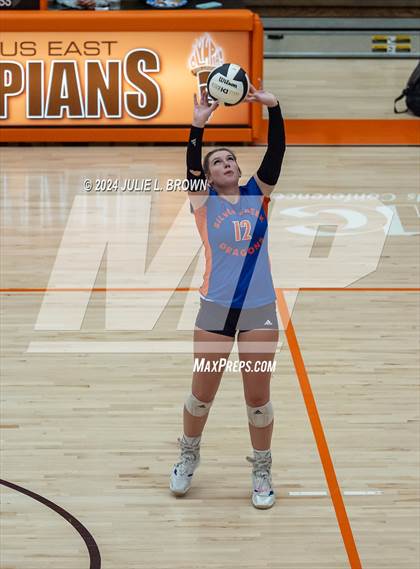 Thumbnail 3 in Silver Creek vs. Tri-West Hendricks (IHSAA 3A Semi-state semi-final) photogallery.