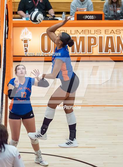 Thumbnail 1 in Silver Creek vs. Tri-West Hendricks (IHSAA 3A Semi-state semi-final) photogallery.