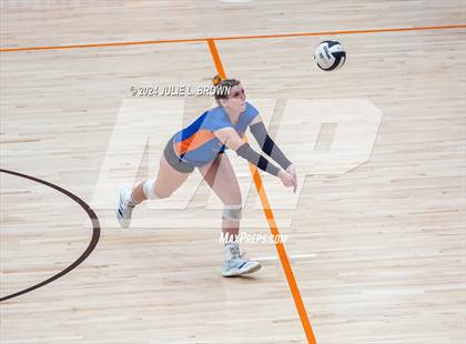 Thumbnail 1 in Silver Creek vs. Tri-West Hendricks (IHSAA 3A Semi-state semi-final) photogallery.