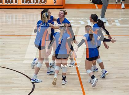Thumbnail 1 in Silver Creek vs. Tri-West Hendricks (IHSAA 3A Semi-state semi-final) photogallery.