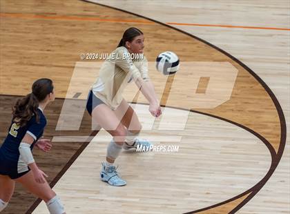 Thumbnail 2 in Silver Creek vs. Tri-West Hendricks (IHSAA 3A Semi-state semi-final) photogallery.